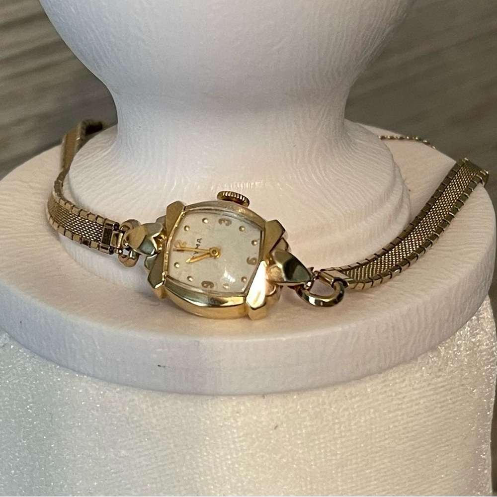 CYMA 14K Gold Elegant Vintage watch. Working condition, wind up.